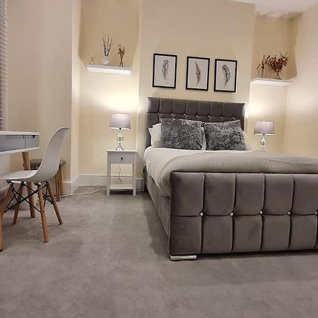 Double Room In Shared Flat Лондон Екстериор снимка
