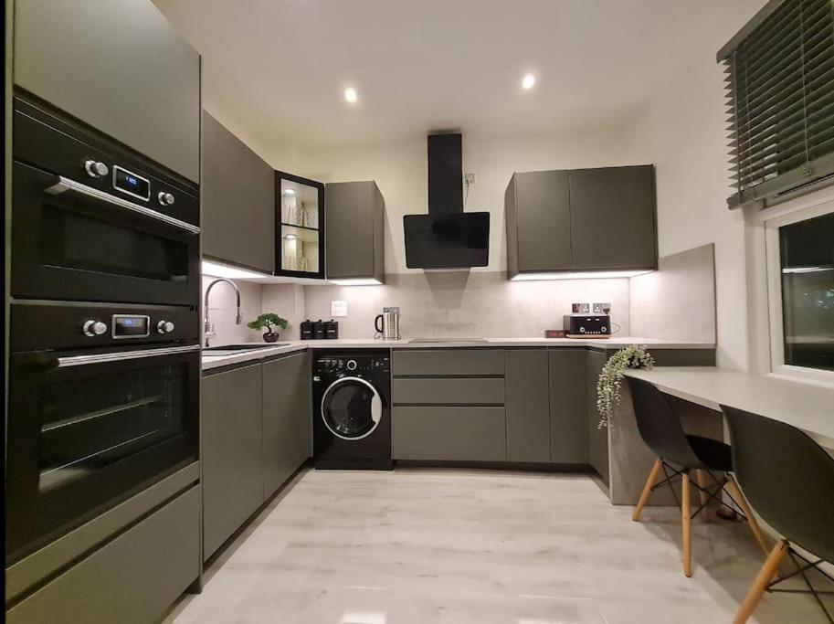 Double Room In Shared Flat Лондон Екстериор снимка